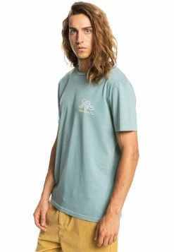 Quiksilver SLOW MOVER - T-shirt Imprimé - Sea Pine -Quiksilver Soldes 0a5ca557e9e3460890feeeb2588501e1