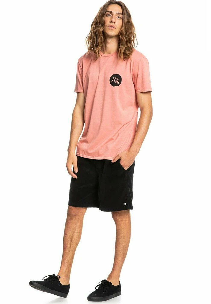 Quiksilver BE STILL MANCHES COURTES - T-shirt Imprimé - Rosette 4 Quiksilver BE STILL MANCHES COURTES - T-shirt Imprimé - Rosette – Image 2
