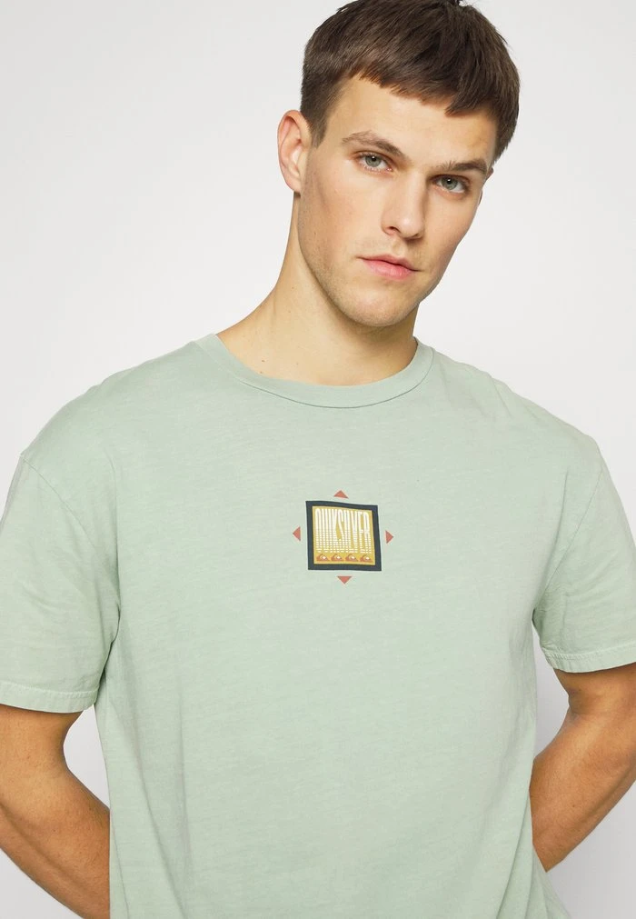 MOUNTAIN RISE TEES - T-shirt imprimé - frosty green Quiksilver MOUNTAIN RISE TEES - T-shirt Imprimé - Frosty Green -Quiksilver Soldes 8517de55ec8041ffb8f9d84c2661a6fa
