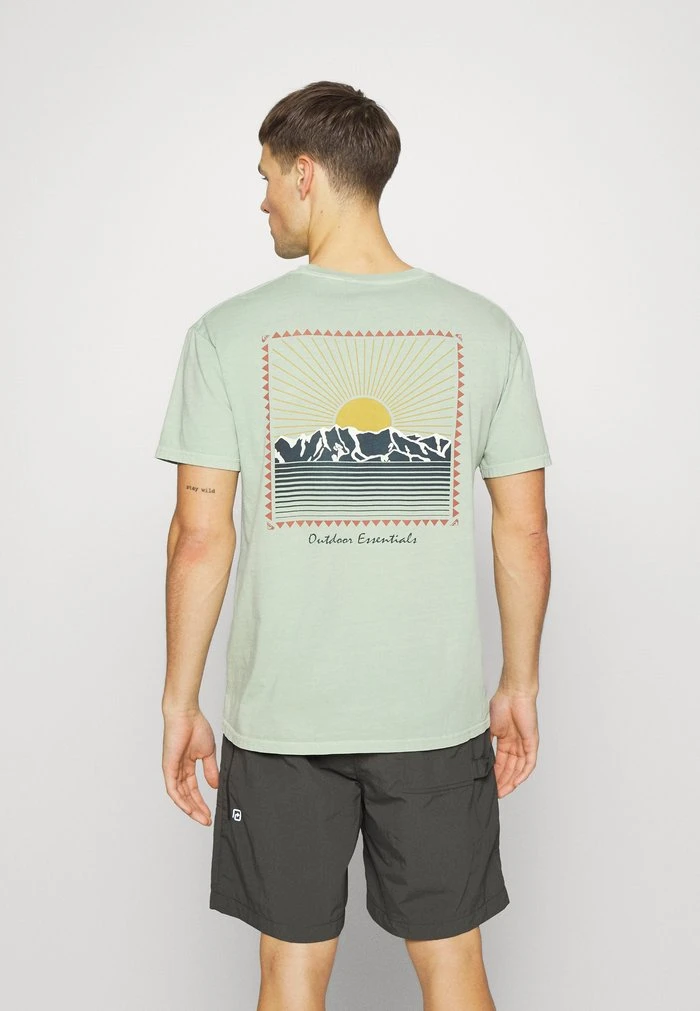 MOUNTAIN RISE TEES - T-shirt imprimé - frosty green Quiksilver MOUNTAIN RISE TEES - T-shirt Imprimé - Frosty Green -Quiksilver Soldes 9bbd5dd462c643b2aa1435e9d45a71bc