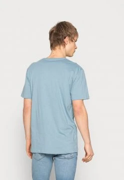Quiksilver UP RISE - T-shirt Imprimé - Faded Denim 4 Quiksilver UP RISE - T-shirt Imprimé - Faded Denim -Quiksilver Soldes 9f21f33886dd4a18adc5d40553287de6