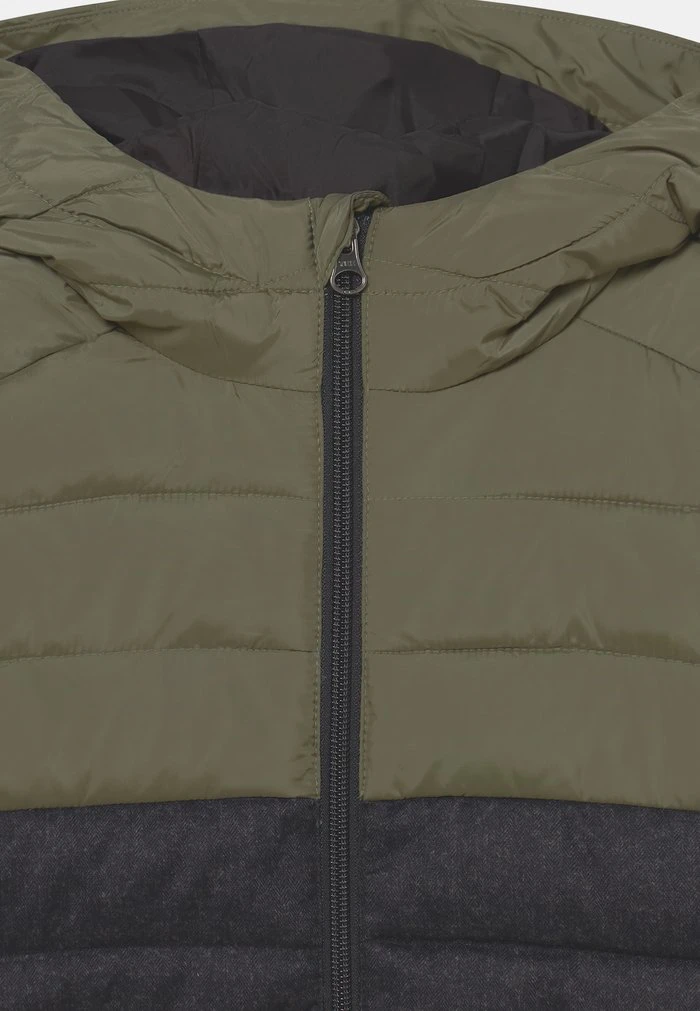 SCALY MIX YOUTH - Veste d'hiver - four leaf clover Quiksilver SCALY MIX YOUTH - Veste D'hiver - Four Leaf Clover -Quiksilver Soldes a73a9f3e982a4329aba414df986fbbe3