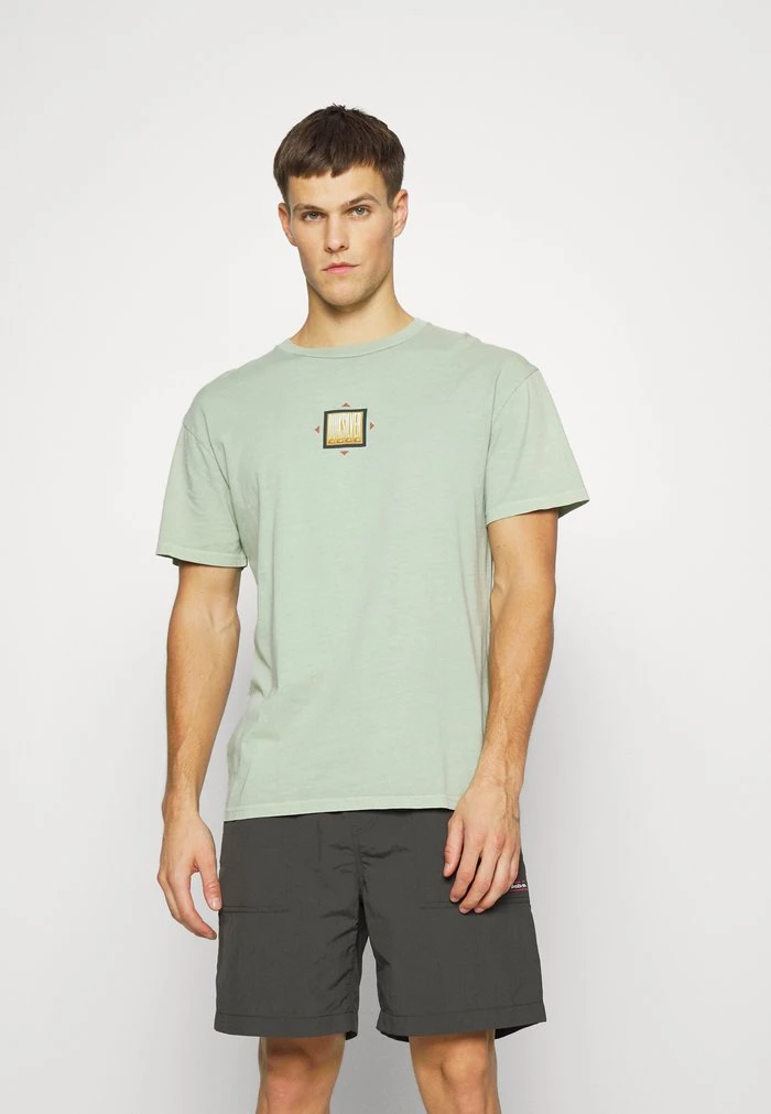 MOUNTAIN RISE TEES - T-shirt imprimé - frosty green Quiksilver MOUNTAIN RISE TEES - T-shirt Imprimé - Frosty Green -Quiksilver Soldes aebdb5c58b804f9b88ed2f93359cc65d