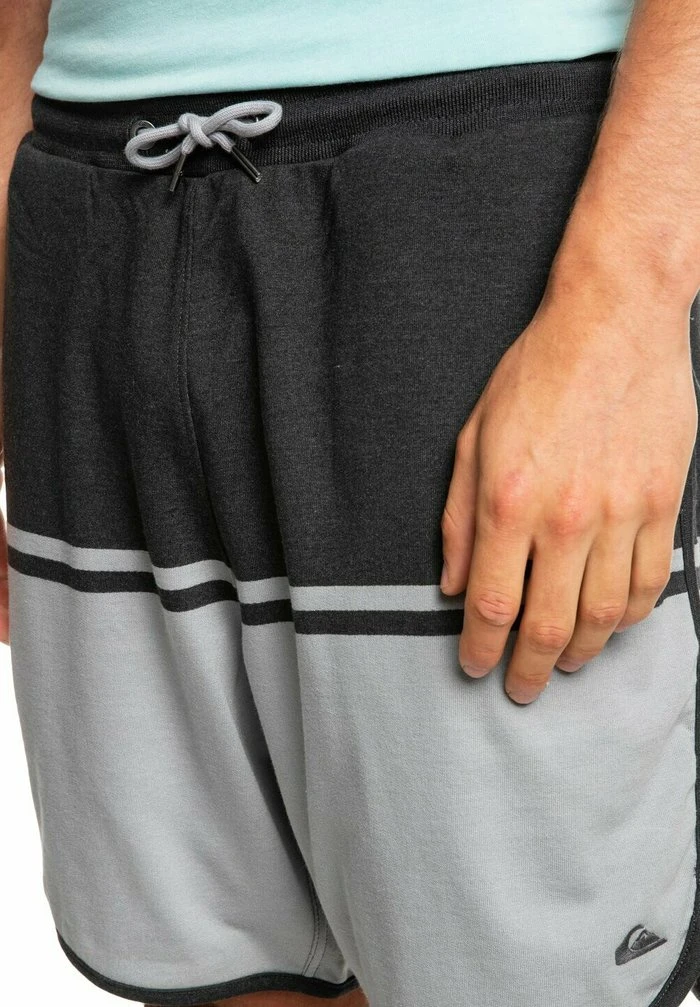 ENGINEERED SCALLOP - Short - black Quiksilver ENGINEERED SCALLOP - Short - Black -Quiksilver Soldes bb5d7831a9e1411c8d71280f3dda7ca9