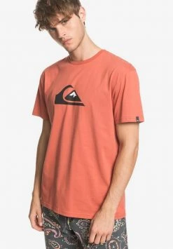 Quiksilver COMPLOGOSS - T-shirt Imprimé - Redwood -Quiksilver Soldes e5b74fb265b14cf487c1dad2538e25d4